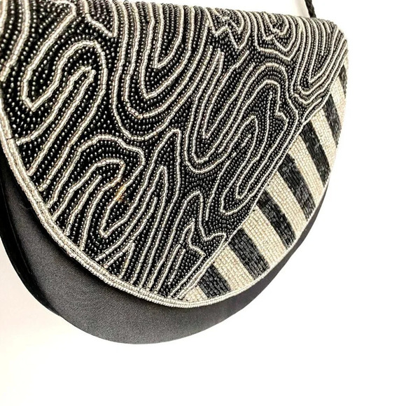 Vintage all Beaded Oval Crescent Shape Art to Wear Crossbody Bag - Picture 5 of 9